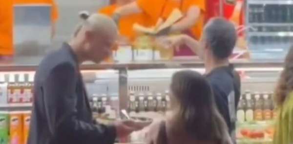 挪威射手罗马街头觅食 哈兰德意大利假期展露吃货本色 挪威射手罗马街头觅食 哈兰德意大利假期展露吃货本色