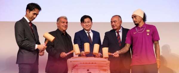 巴萨代表团抵日受热烈欢迎 神户胜利船高层与乐天CEO共同出席庆典活动 巴萨代表团抵日受热烈欢迎 神户胜利船高层与乐天CEO共同出席庆典活动