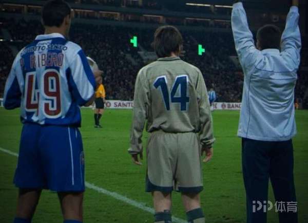 历史性时刻回顾：16岁梅西诺坎普首秀开启传奇