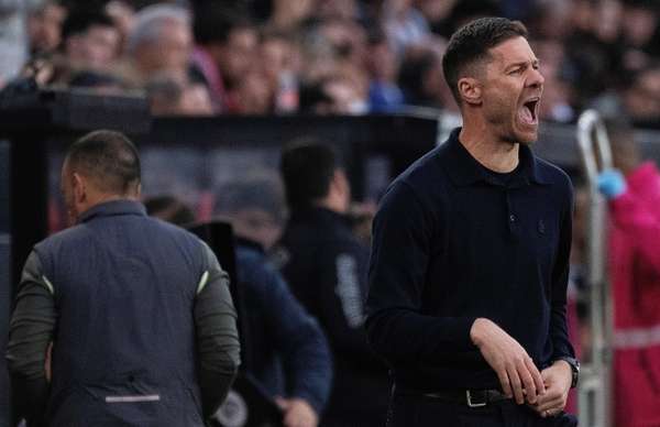 皇马三场不胜错失领先良机 争议判罚加剧球队困境