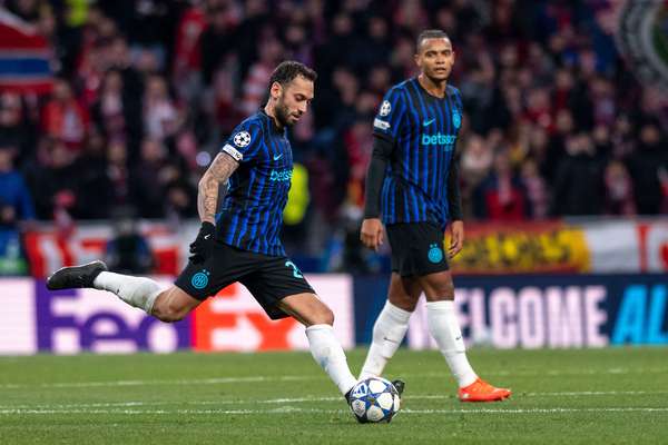 国米中场续约危机：恰尔汗奥卢合同年面临1500万欧出售风险