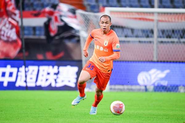 泰山新赛季首发猜想：马德鲁加黄政宇锁定中场 后防组合存悬念